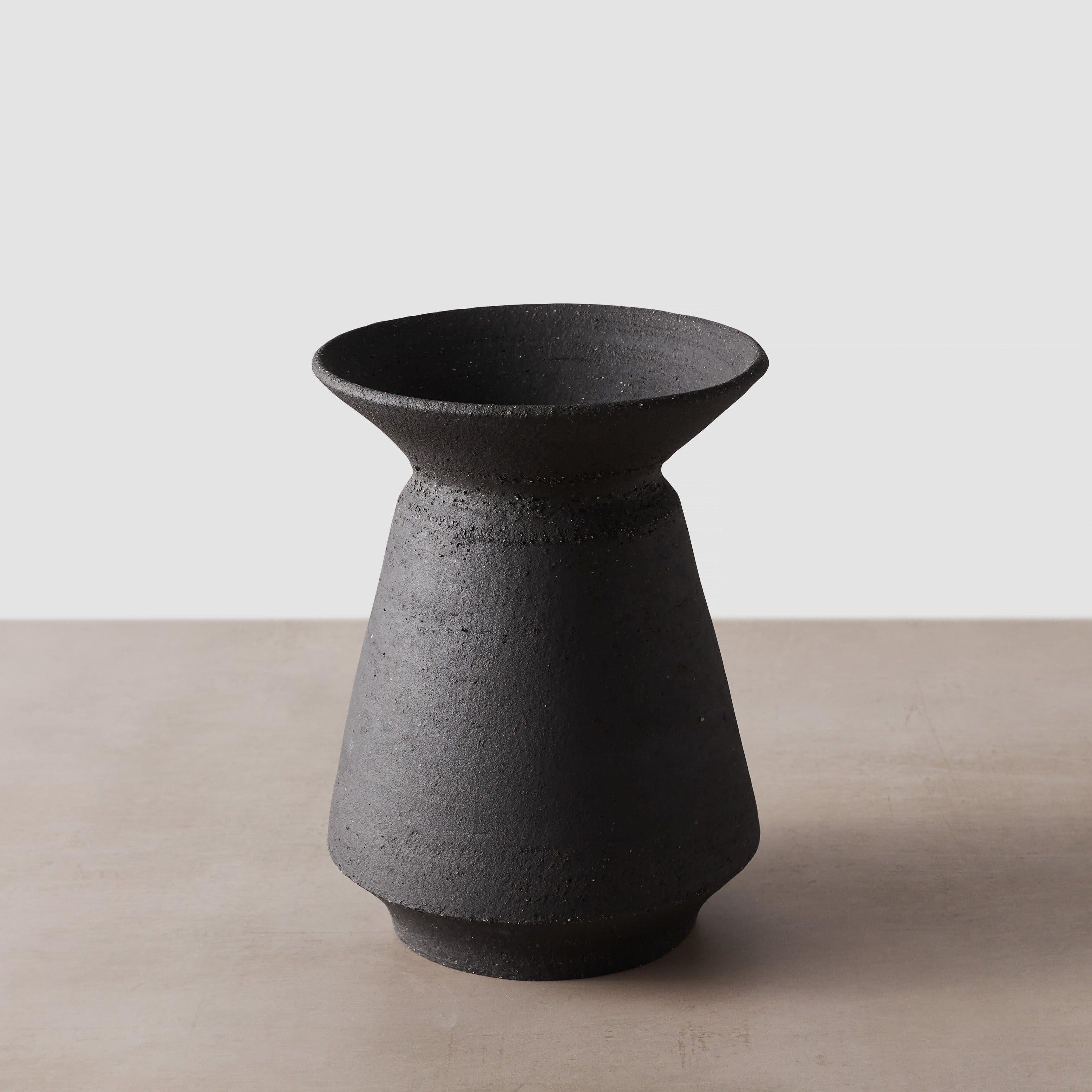 Ceramic vase handcrafted in Chile, black